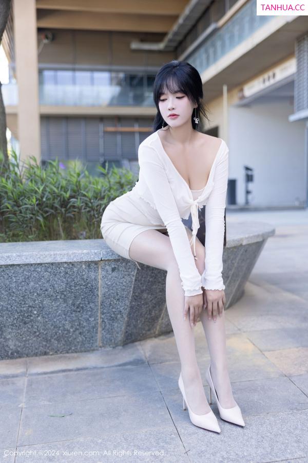 小娜比  [XiuRen]高清写真图 2024.10.21 No.9320 娜比 美腿丝袜第16张图片